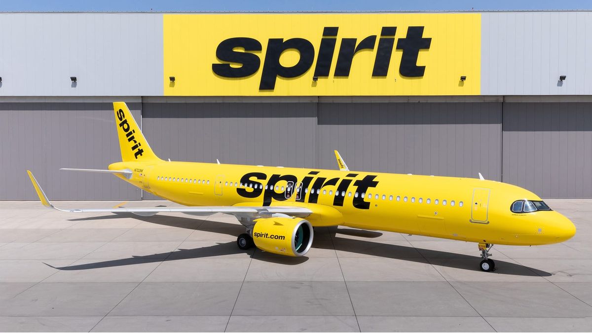 As Spirit Airlines shrinks in Fort Lauderdale, Frontier Airlines and JetBlue pounce Post feature image