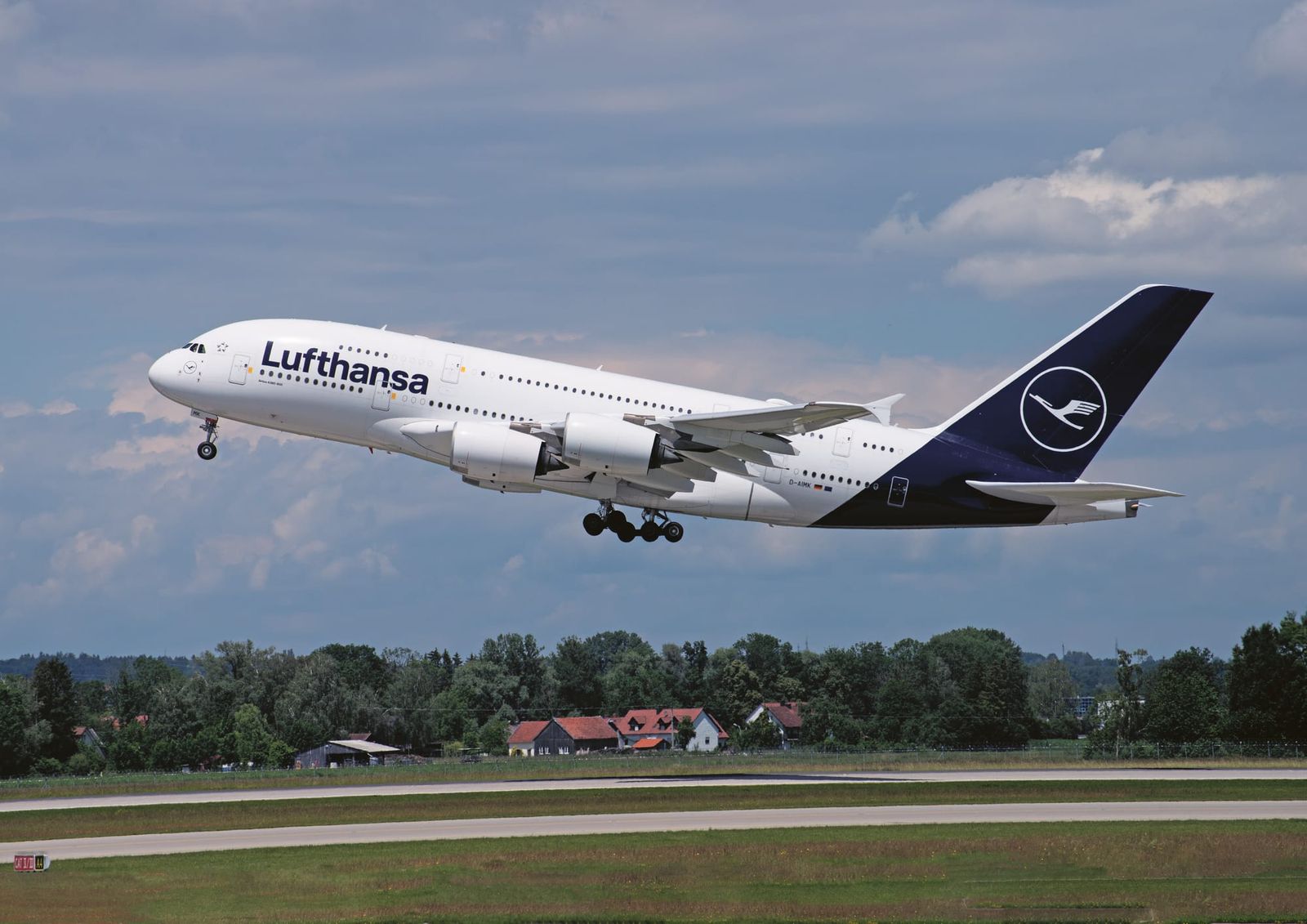 Lufthansa Group unbundles carry-on bags Post feature image
