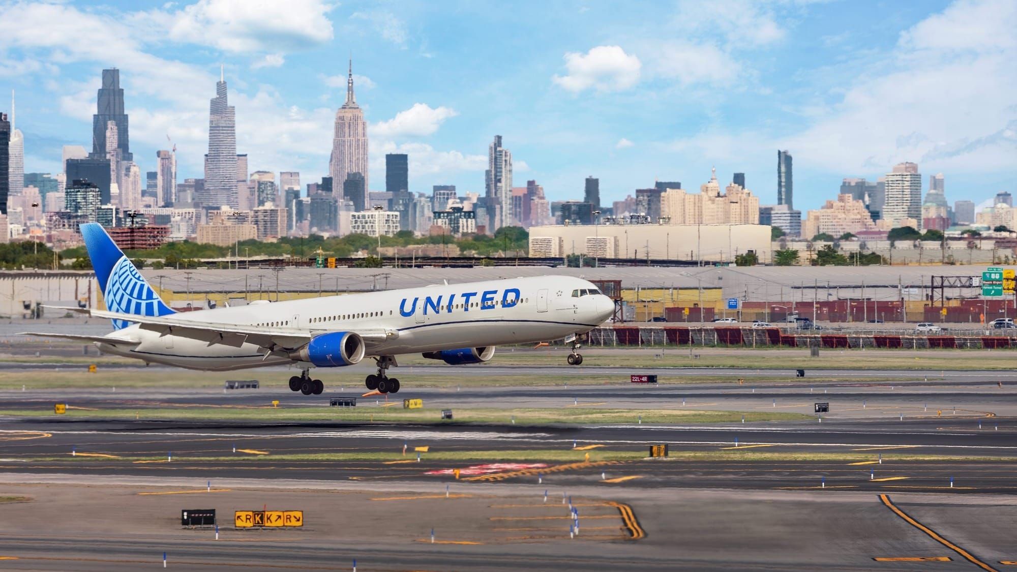 United Airlines urges DOT to include Cathay Pacific in Russia overflight ban Post image