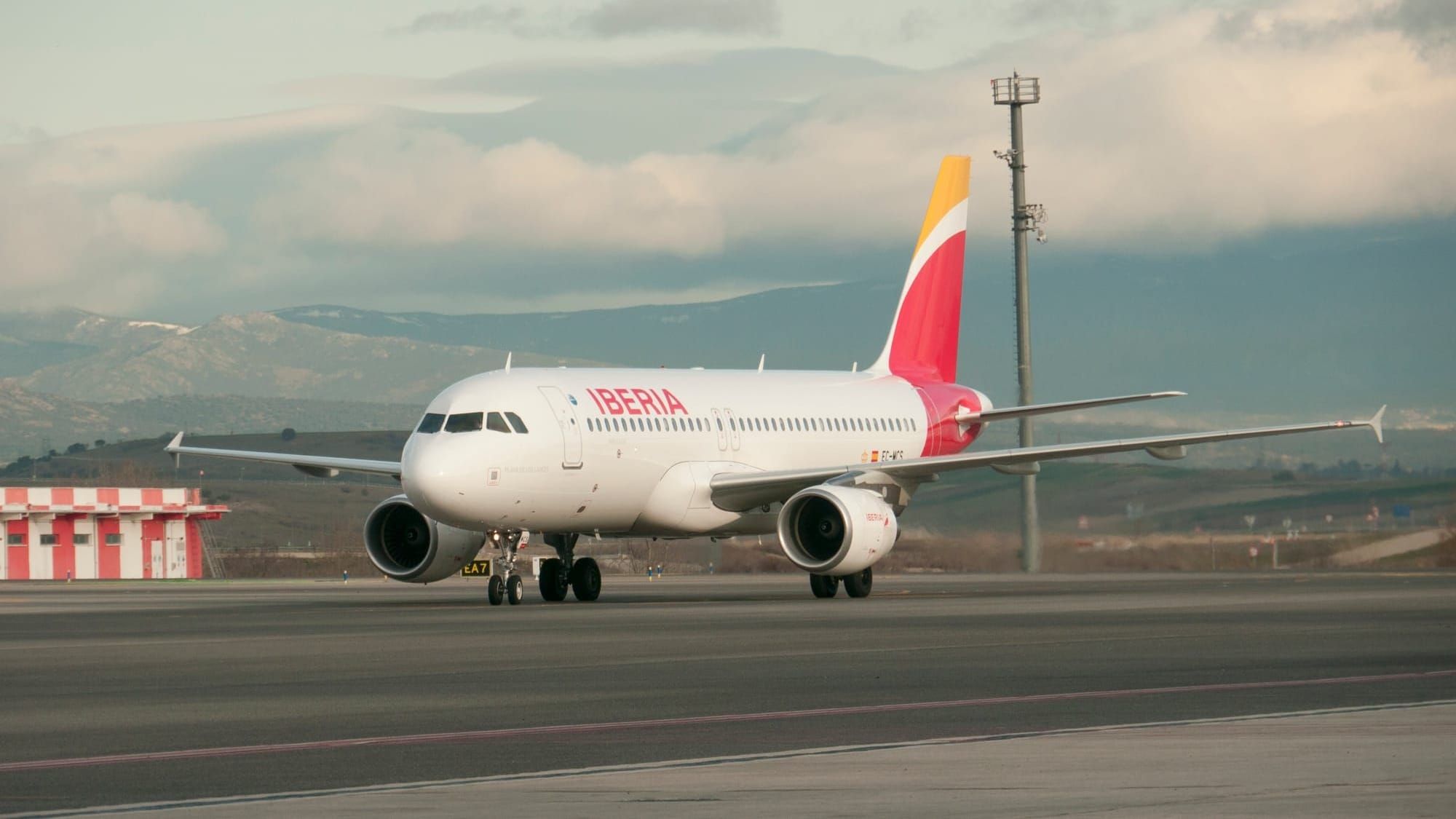 Iberia Airbus A320 encounters weather balloon over Mallorca Post image