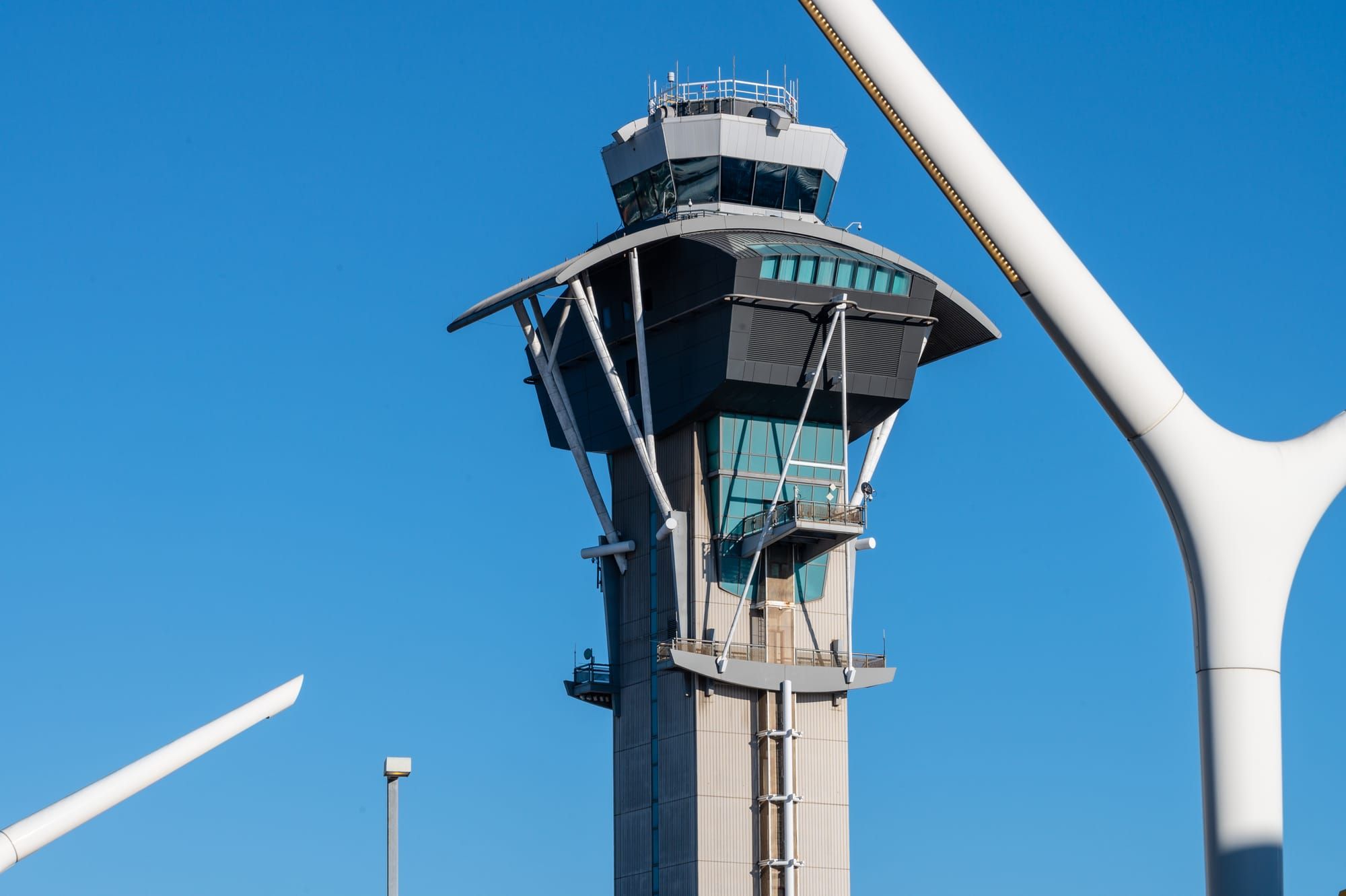 USDOT’s Duffy claims up to 15 to 20 ATCs retire daily amid shutdown Post image