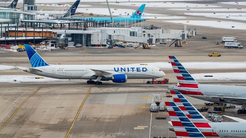 On overlapping routes from Chicago-O’Hare, American and United Airlines share almost equal load factors Post image