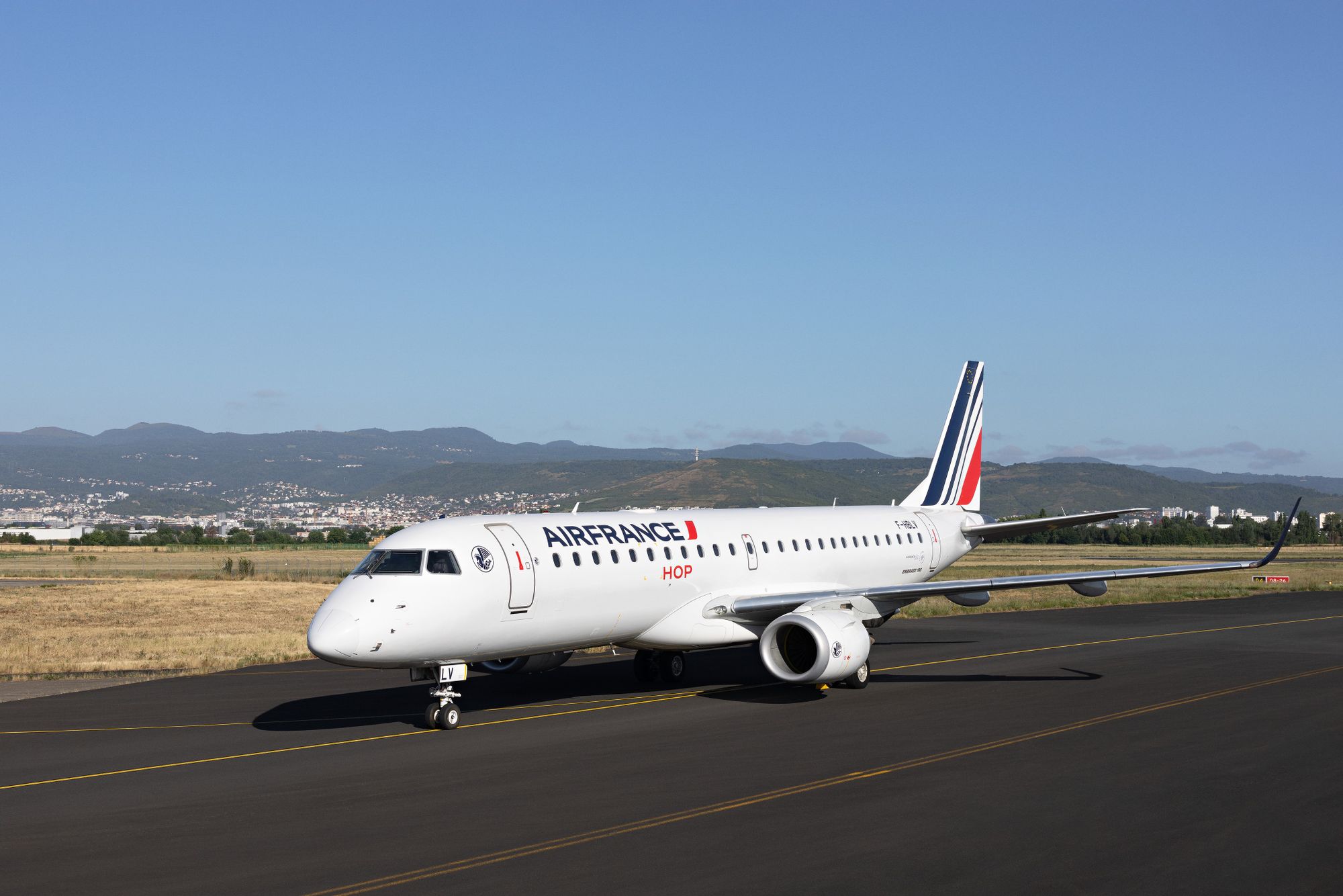 Air France Introduces New Embraer E190 Cabins Into Service Post feature image