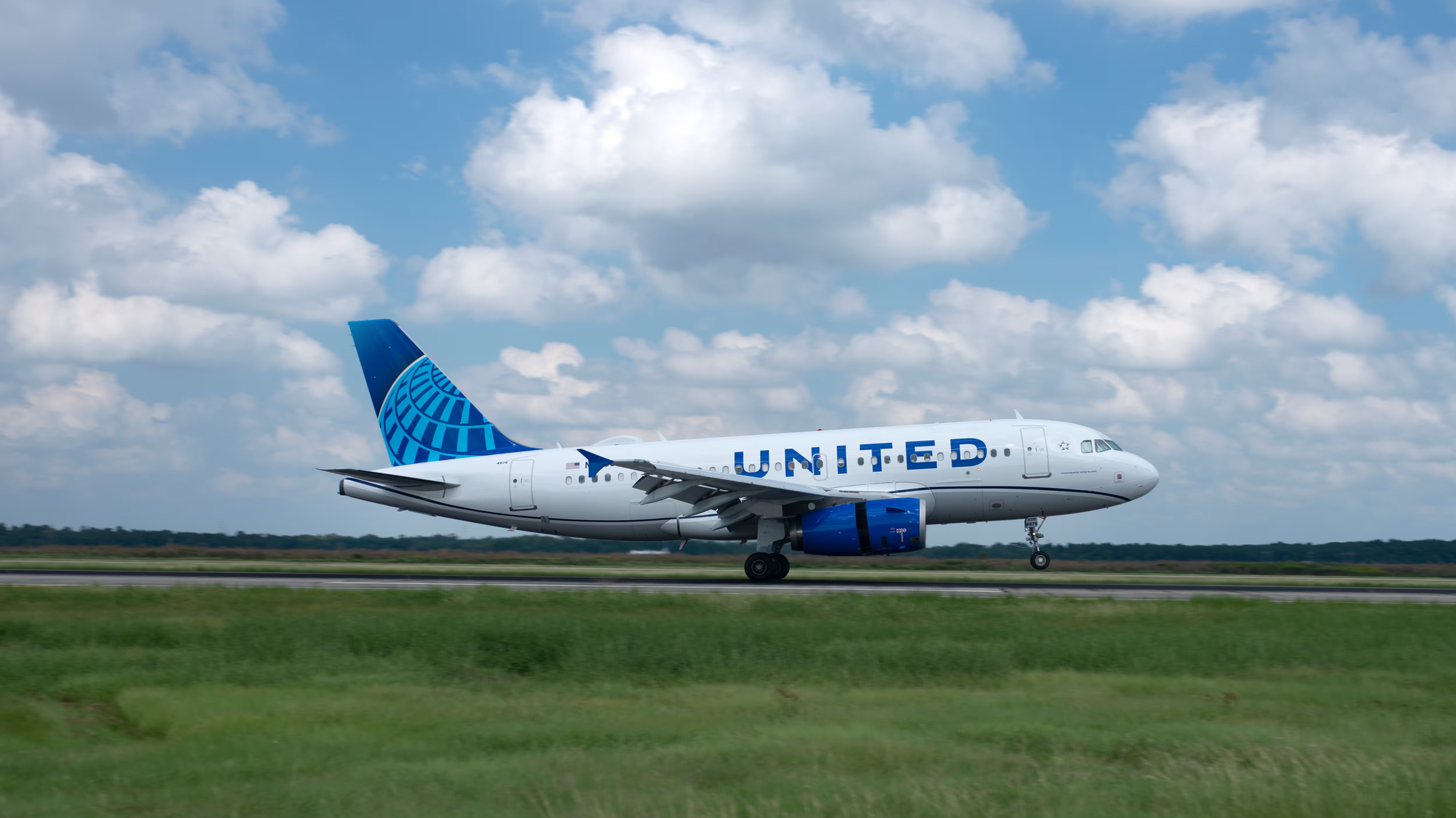 United Airlines plans to retire its A319 and A320s by 2030 Post feature image
