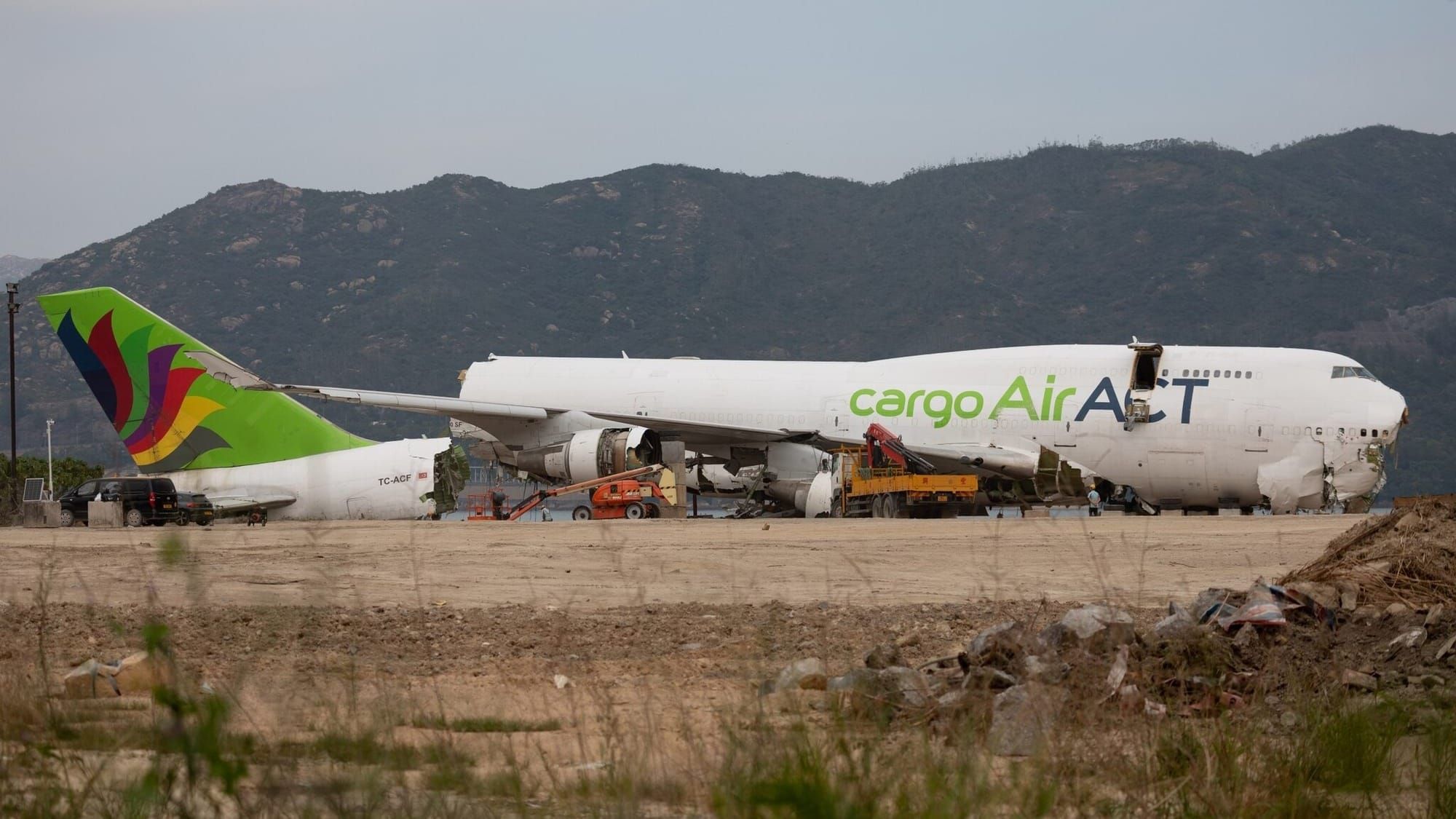 ACT Air B747’s engine accelerated, thrust reversers stowed before runway excursion at HKG Post feature image