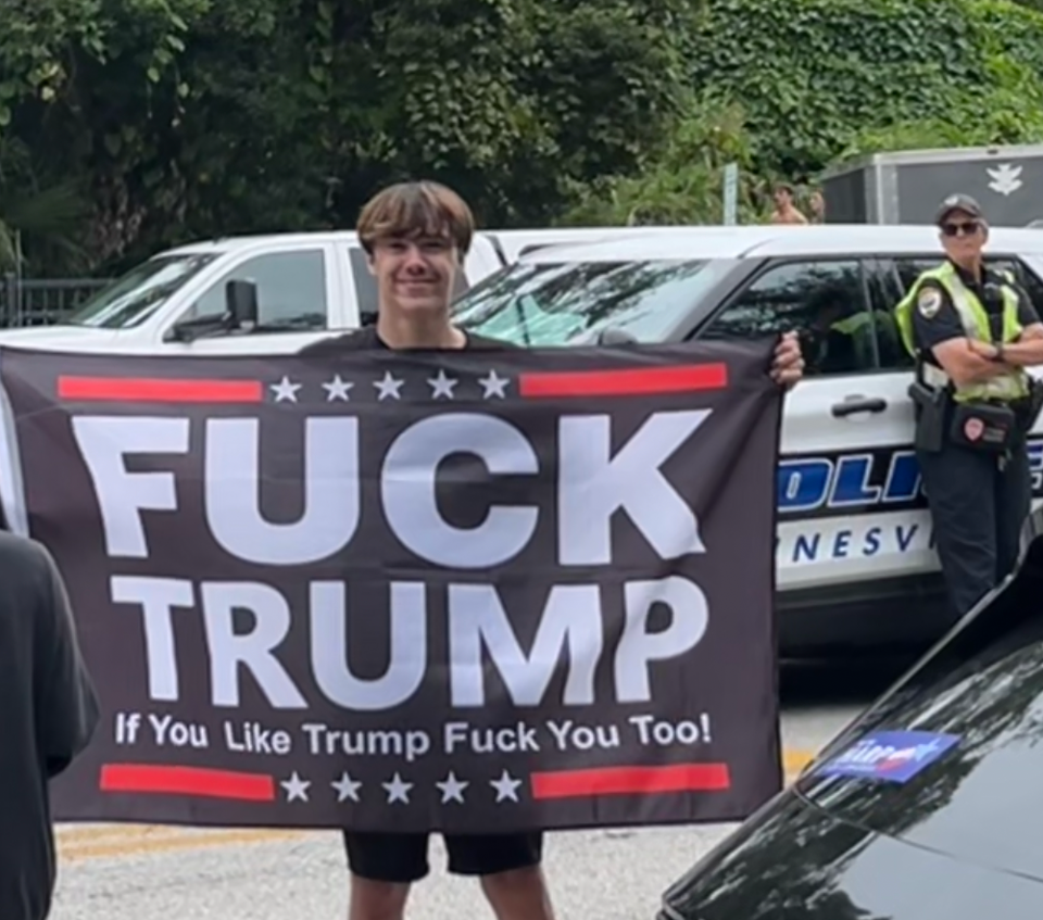 Gainesville Protesters Encourage Early Voting at No Kings 4