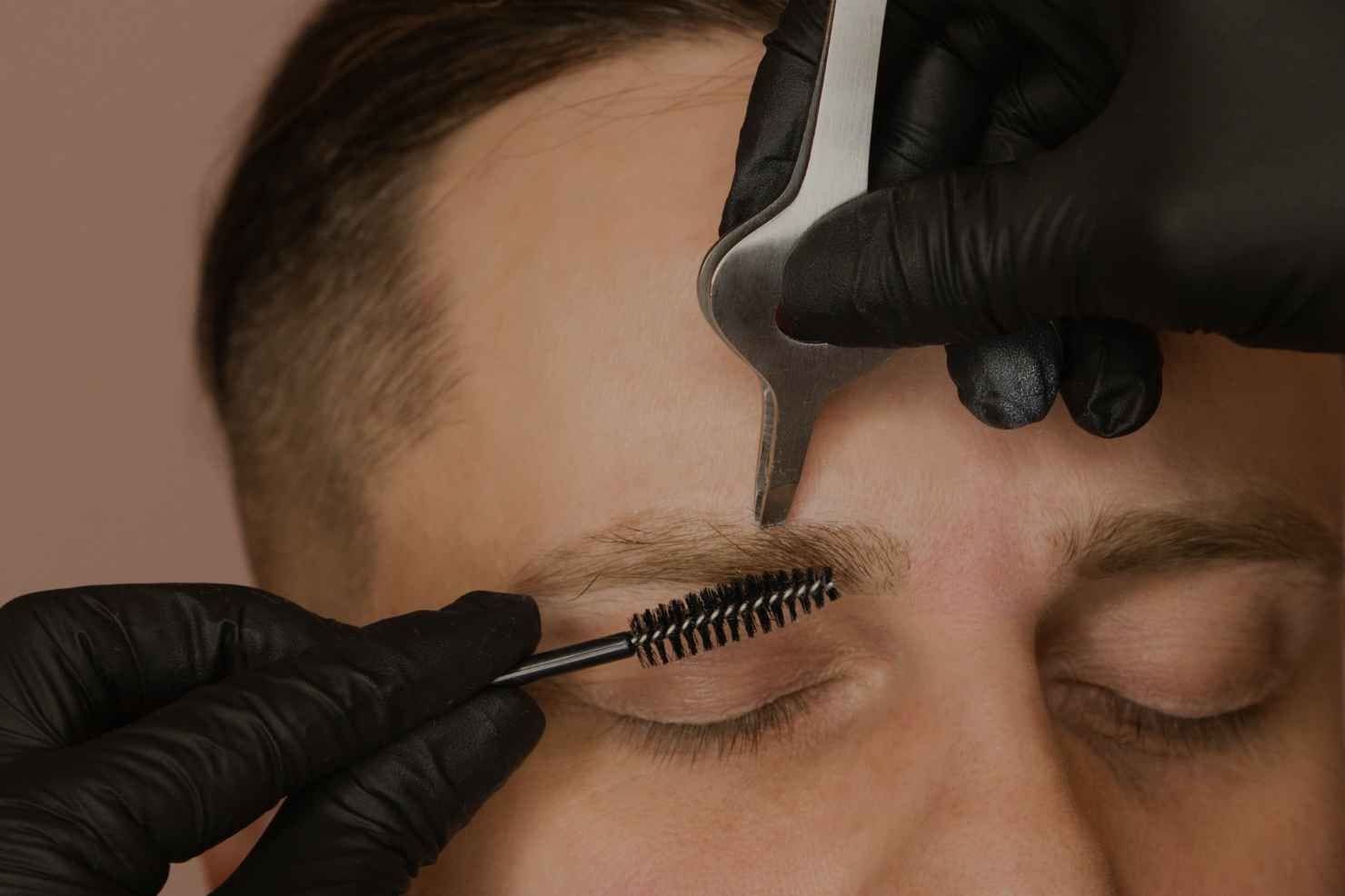 Cómo peinar tus cejas de hombre en 5 segundos