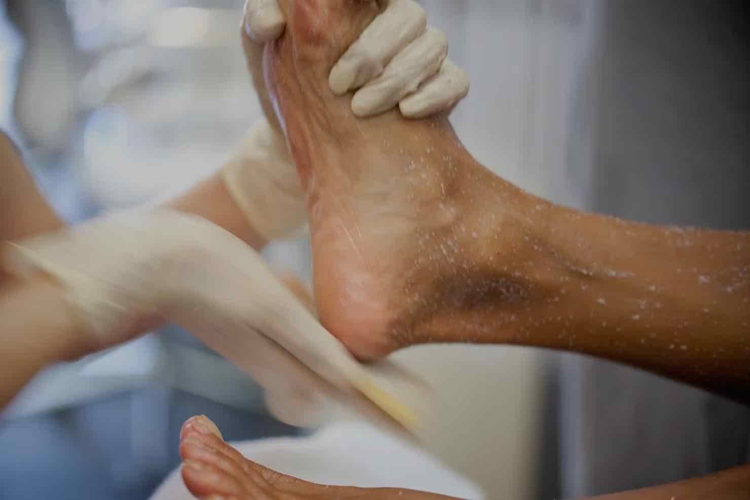 Pedicura para hombres: la solución al olor de pies