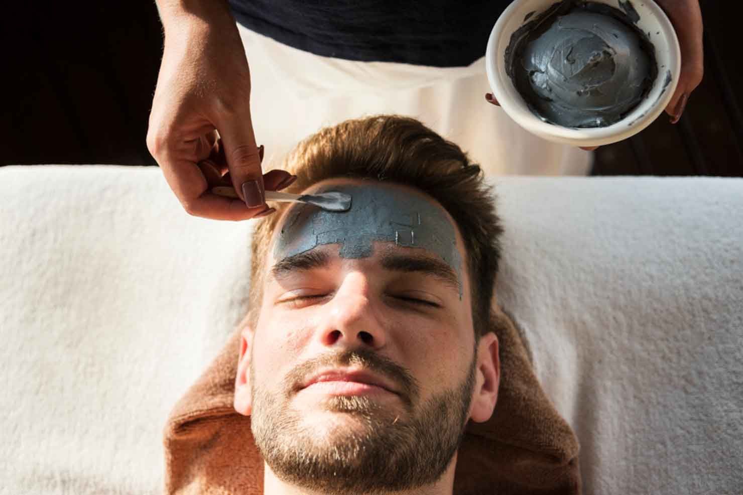 Cuidado facial hombre: cómo evitar granos sin resecar la piel