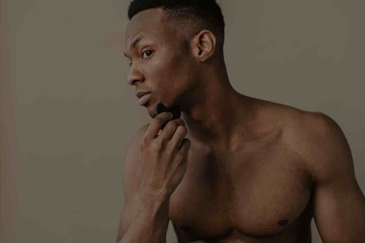 Gua Sha para hombres: cómo utilizarla para reafirmar la piel