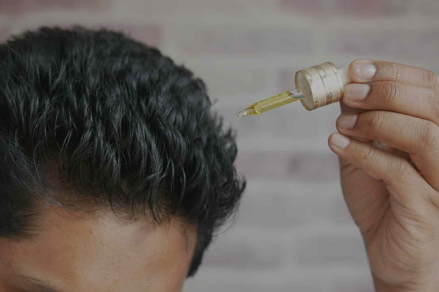 Qué es el Hair oiling y cómo aplicarlo bien según tu tipo de cabello