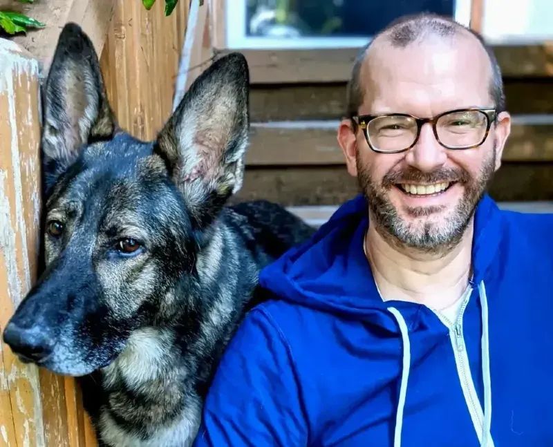 On the left, a beautiful German shepherd named Uma and to her right wearing a blue hoodie, Adrian Astur Alvarez