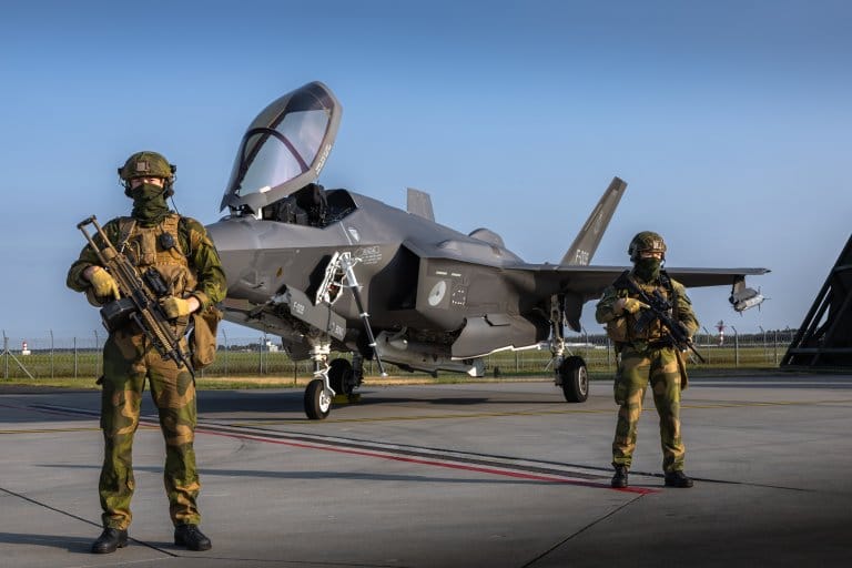 Når førstegangstjenesten blir profesjonell: Vernepliktige i skarpe NATO-oppdrag