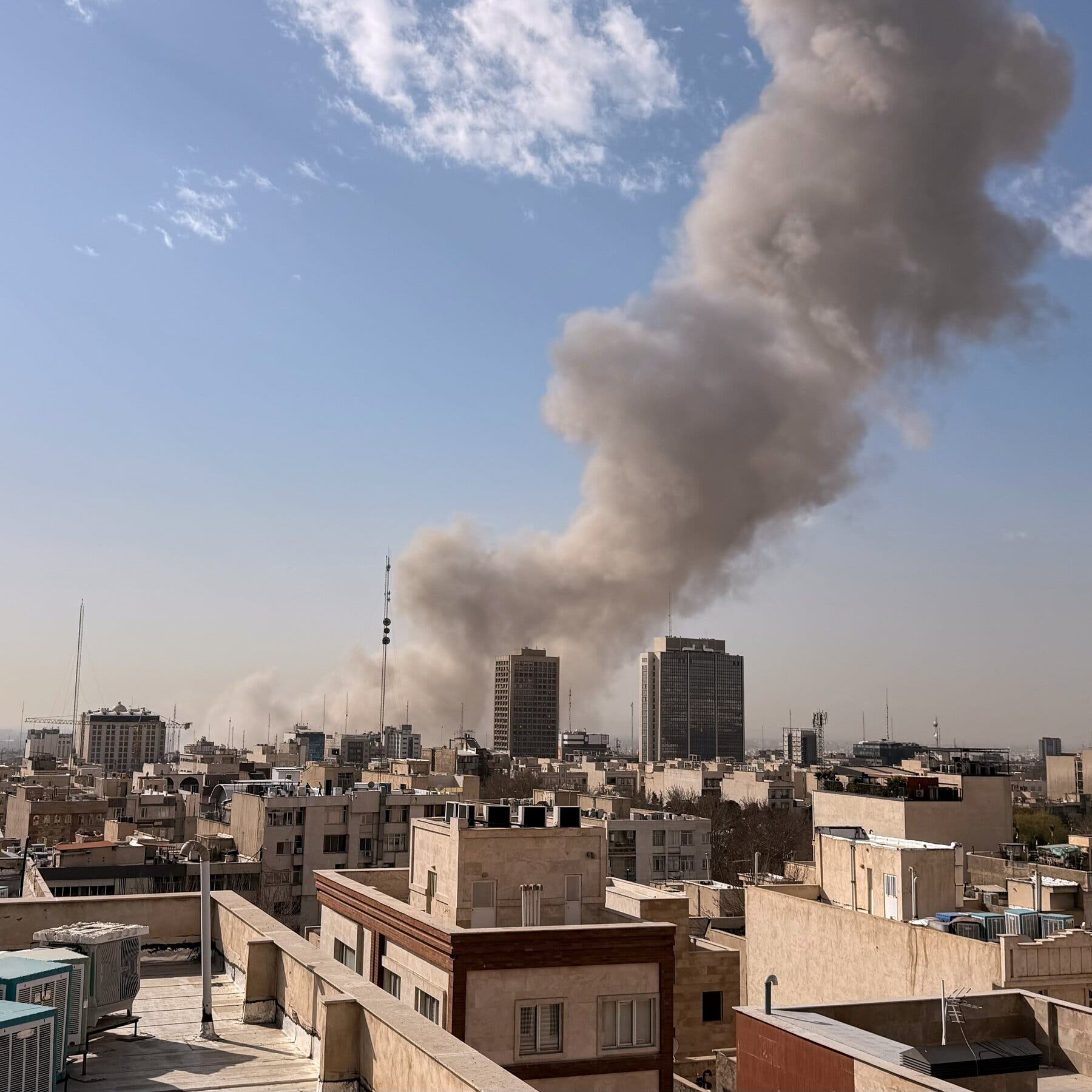 Oppdattering: Israel og USA gjennomfører luftangrep mot Iran – stort angrep på gang