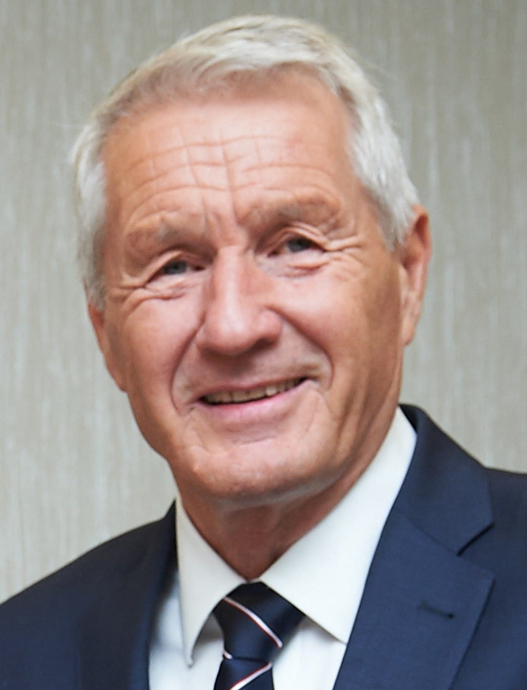 Boligen til Jagland ransakes,feriebolig i Risør ransakes samtidig. Jagland har nå status som Siktet.