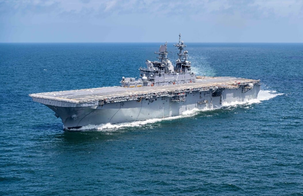 Kinesisk tankskip trosser blokkade i Hormuz – USA truer med å gripe inn