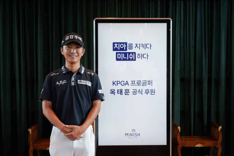 オク・テフンプロ、ミニッシュのユニフォームを着てプレーする