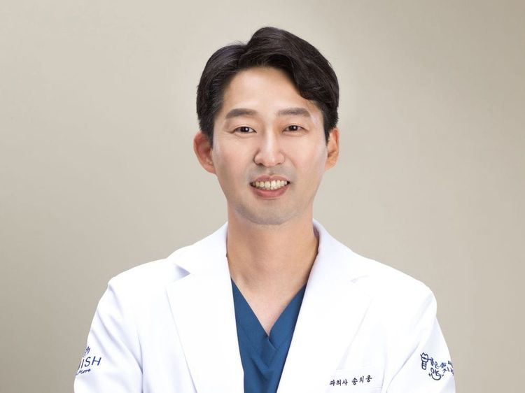 Dr. Song Chi-woong, head of the O.C.D., and longtime staff members... "I can trust you"