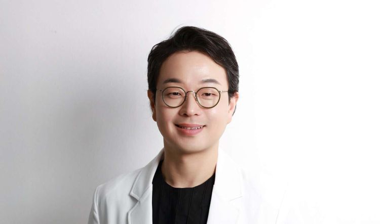 [Q&A] Dr. Lee Sang-gil, the 'Minish Veneers doctor' of dentists "Dr. Kang Jung-ho is also my patient"