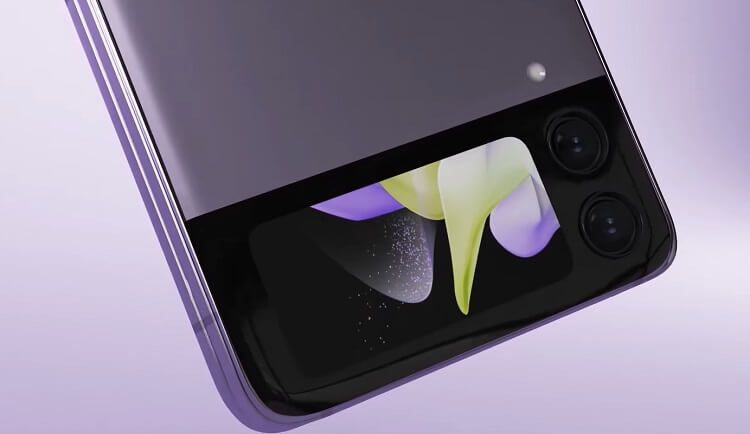 Galaxy-Z-Flip-4-front-screen