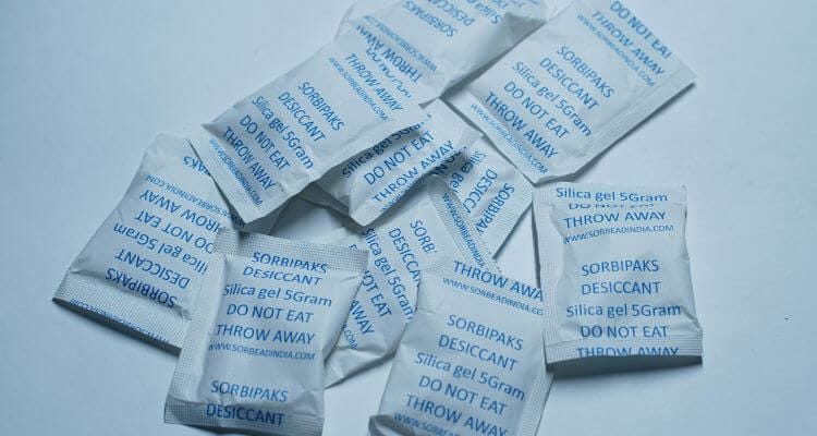 Dry phone using silica gel packets 