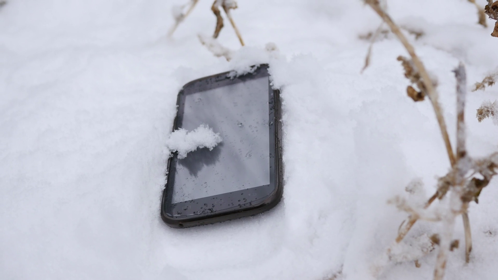 Dropped Phone In Snow: Recovery Guide