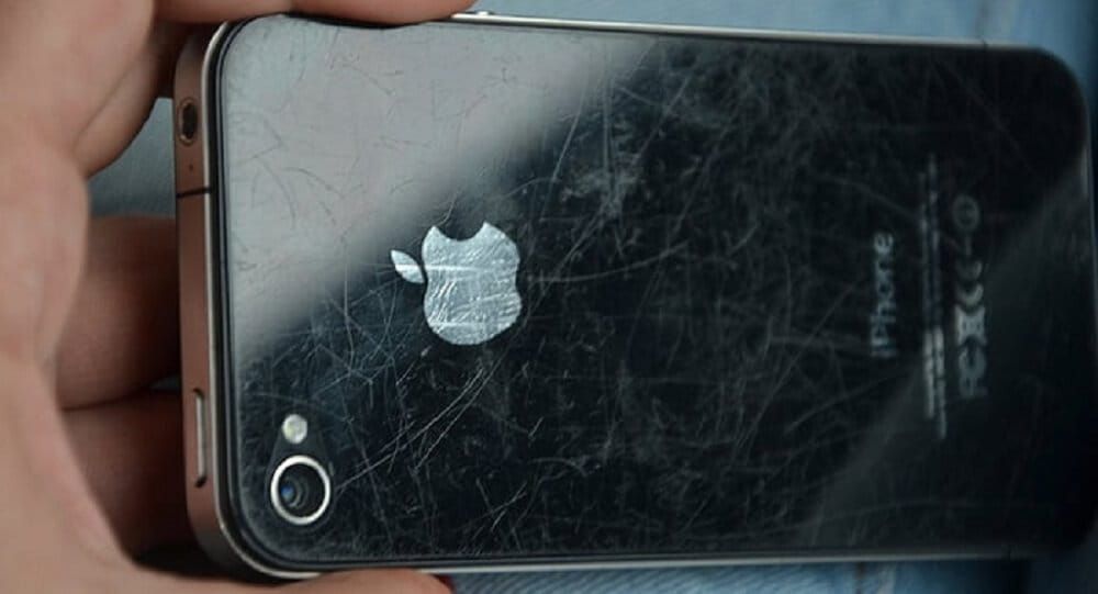 How to Remove Scratches From a Phone Screen