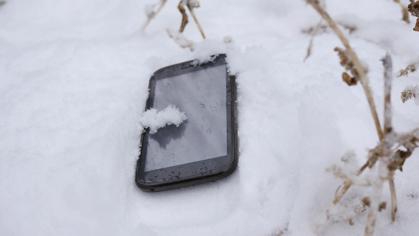 Dropped Phone In Snow: Recovery Guide