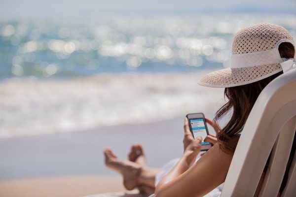 7 Essential Smartphone Holiday Tips