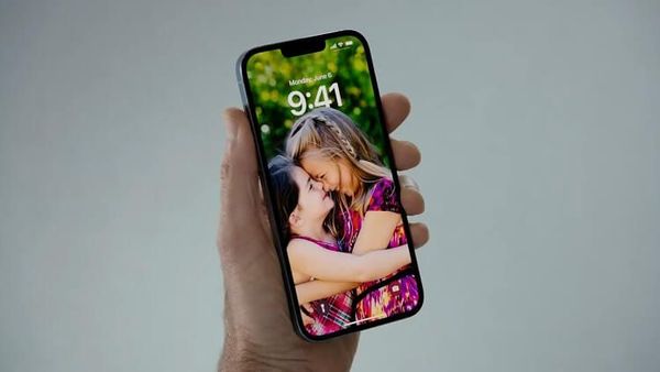 How to take a screenshot on iPhone 13