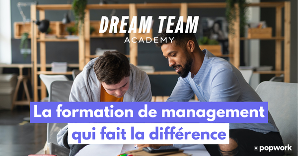 deux collaborateurs faisant un point