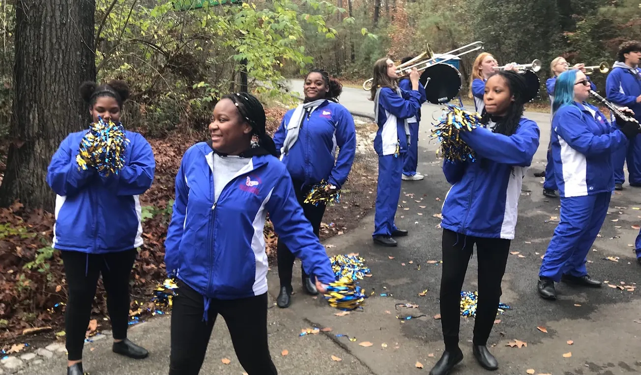 Panthers boost runners with cheers, music