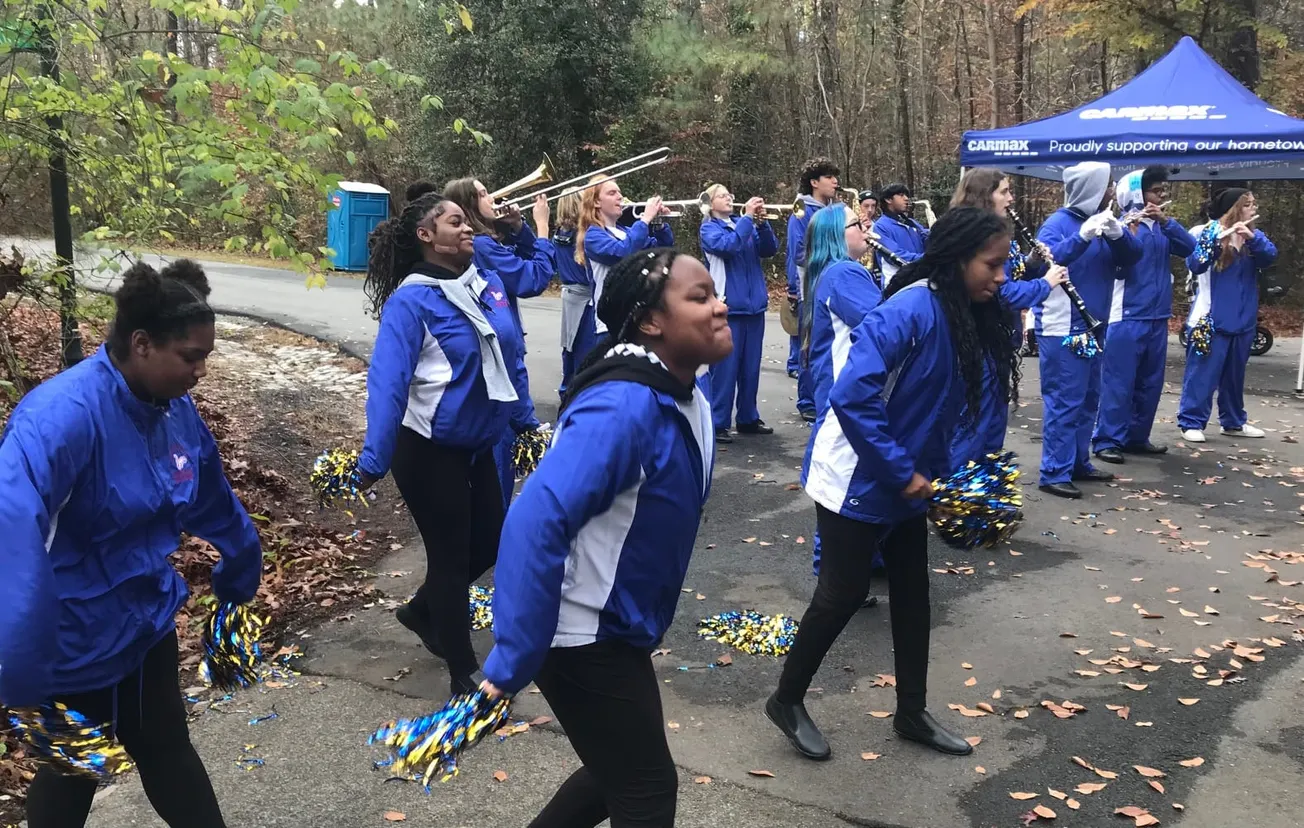 Panthers boost runners with cheers, music