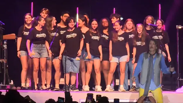Glen Allen High School choir joins rock legend Foreigner for unforgettable musical experience