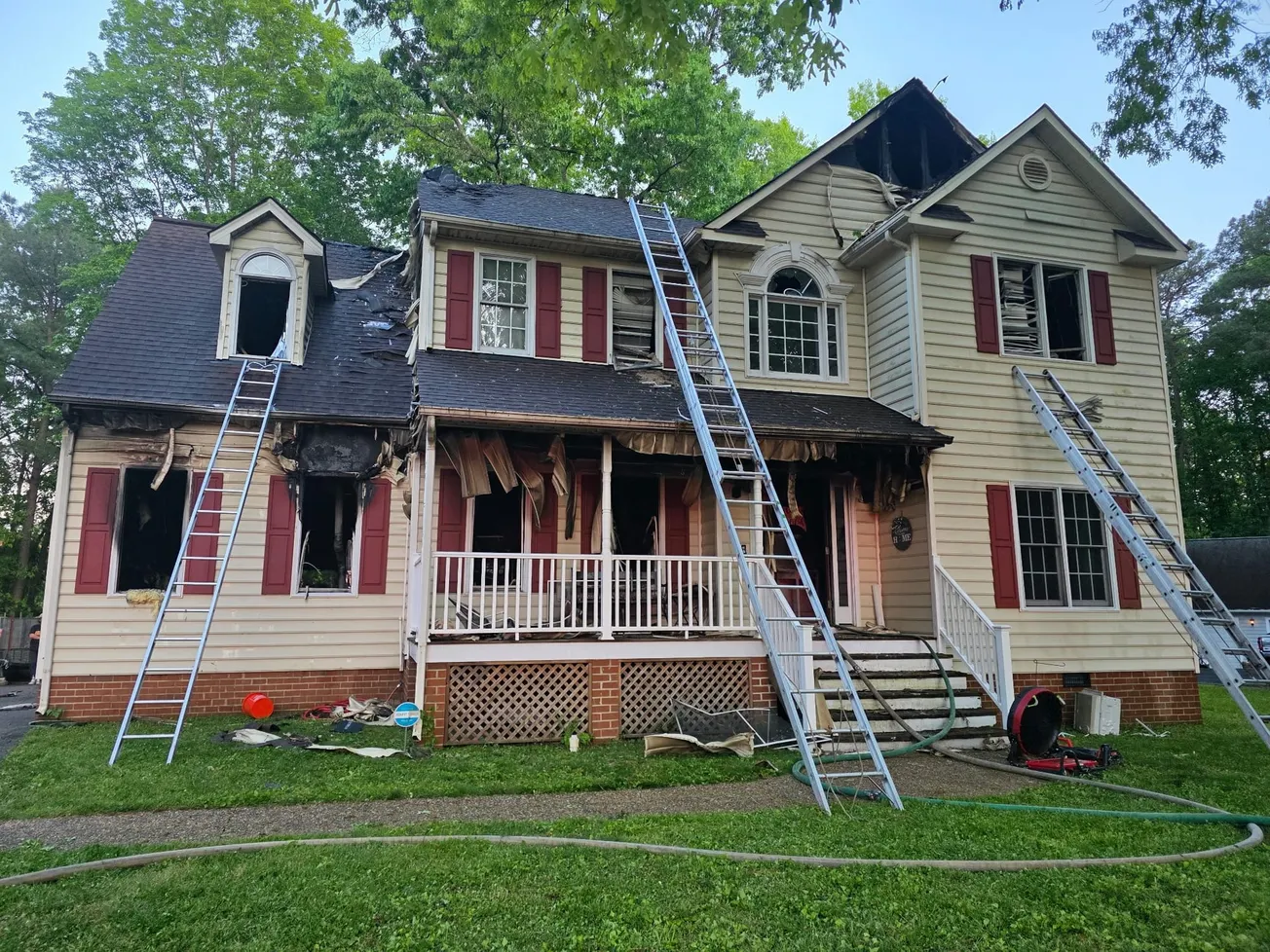 Glen Allen family loses belongings, 2 dogs in fire