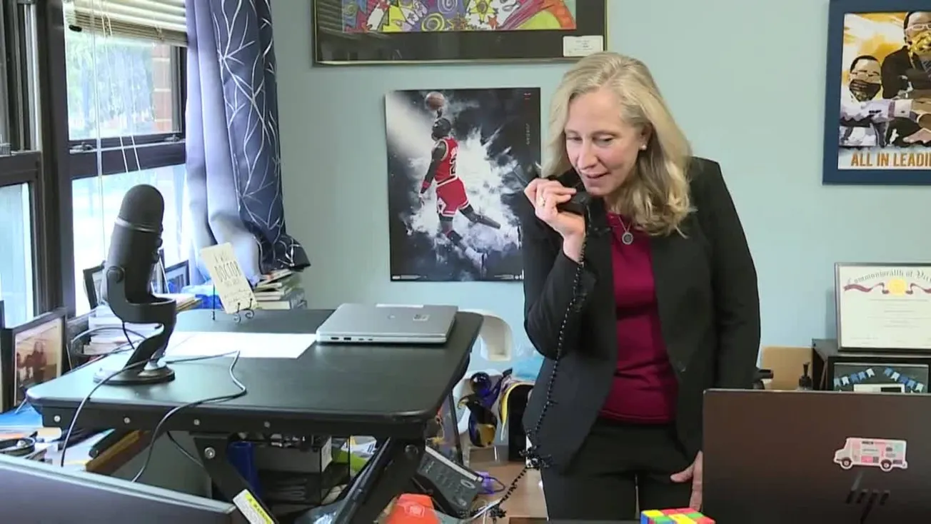 Gov. Spanberger surprises Glen Lea Elementary students to celebrate accreditation win