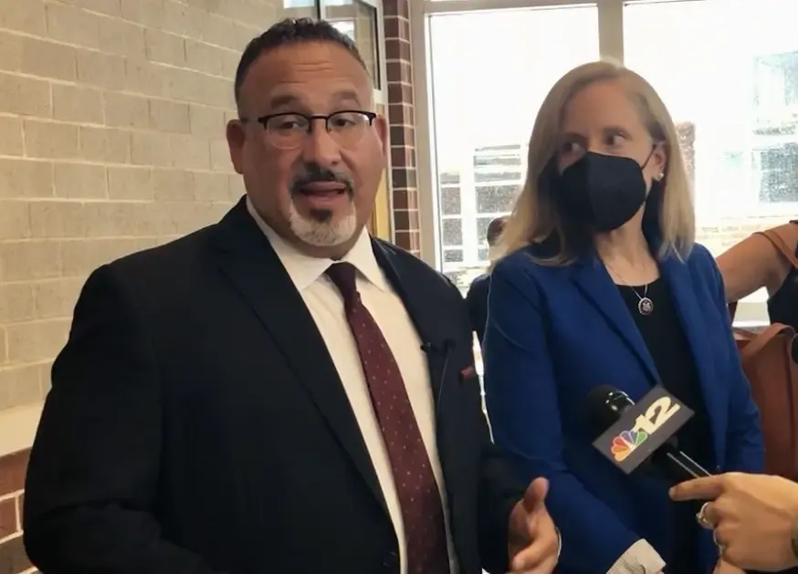 U.S. Secretary of Education applauds Henrico Schools reopening plans