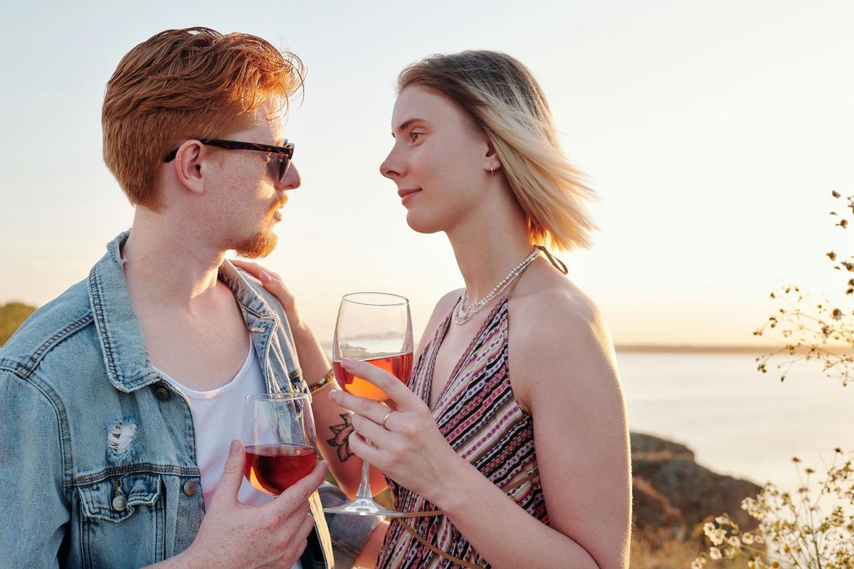 Comment choisir le vin rosé de Provence parfait pour votre prochain repas en plein air ?