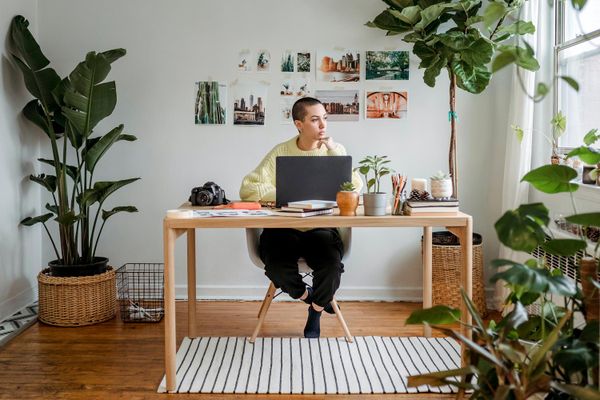 URSSAF & Auto-Entrepreneur : Une jeune fille se pose des questions