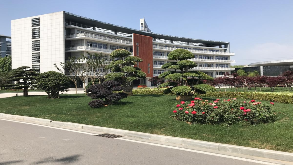 International Department of Jinling High School Hexi Campus with landscaped gardens and flowers.