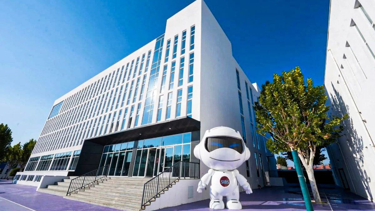 Springboard International Bilingual School modern campus with robot mascot in China