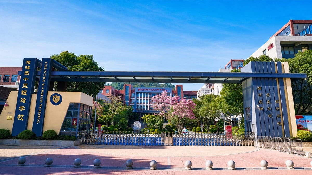Country Garden Silver Beach School entrance, a BTEC Art boarding school campus