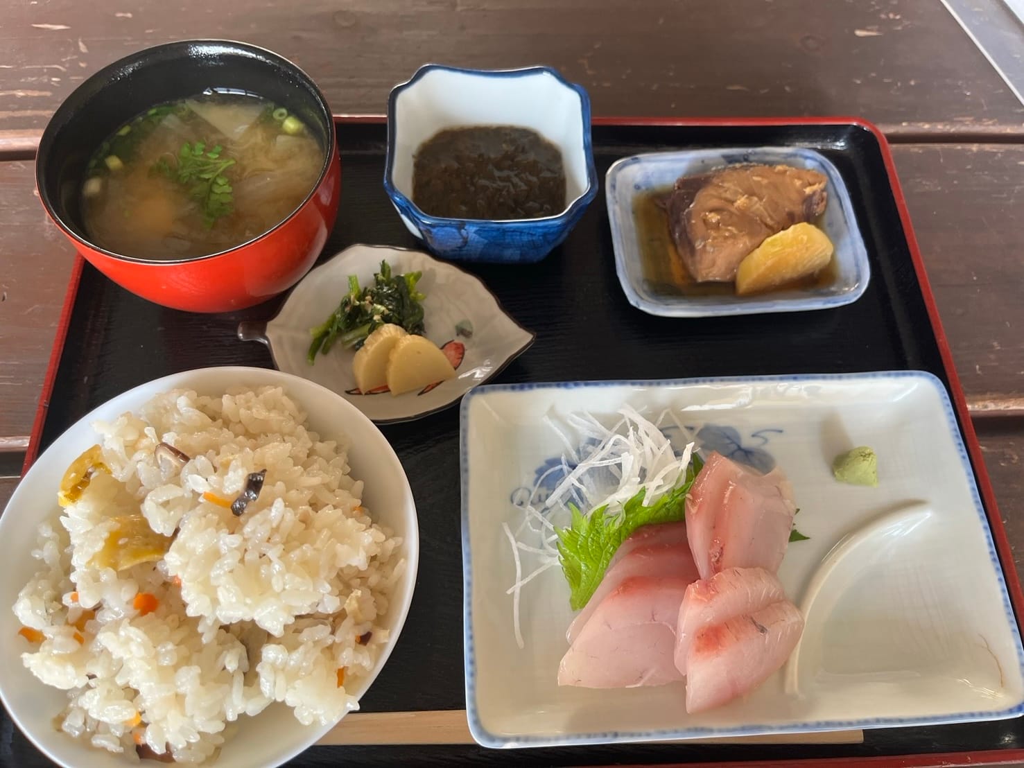 「島まで来たのに、昼ごはんがない」——西ノ島の観光体験を止める“リアルタイム情報”の空白