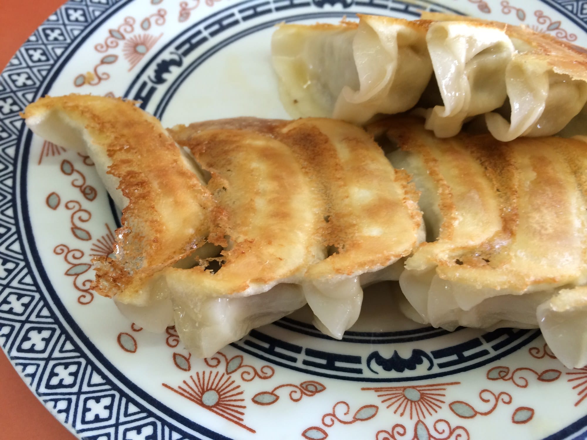 Yaki-gyoza at Masashi in Utsunomiya, photographed by the author