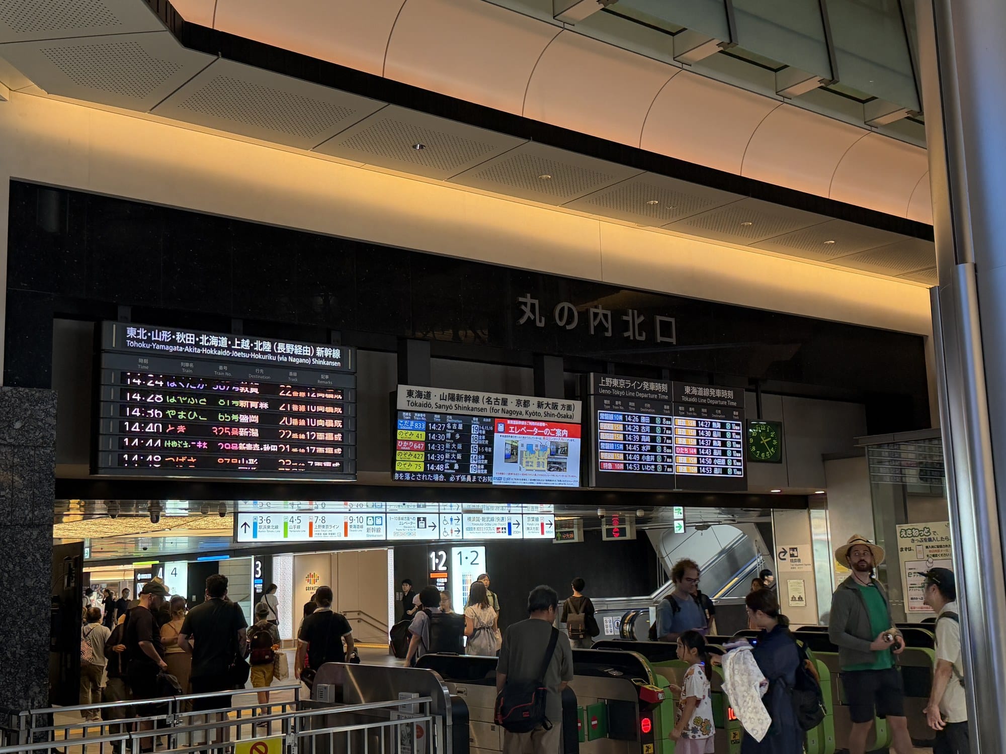 Departure board at Tokyo Station's Marunouchi North Exit listing Tohoku-group, Tokaido-group, and Ueno-Tokyo Line trains as separate headed groups