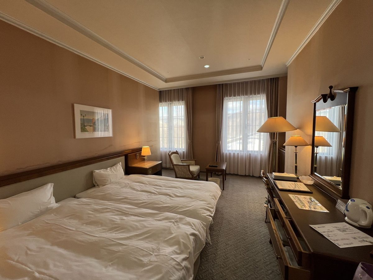Chambre twin avec mobilier de style classique européen à l'A'venrand Hotel près de Yoichi