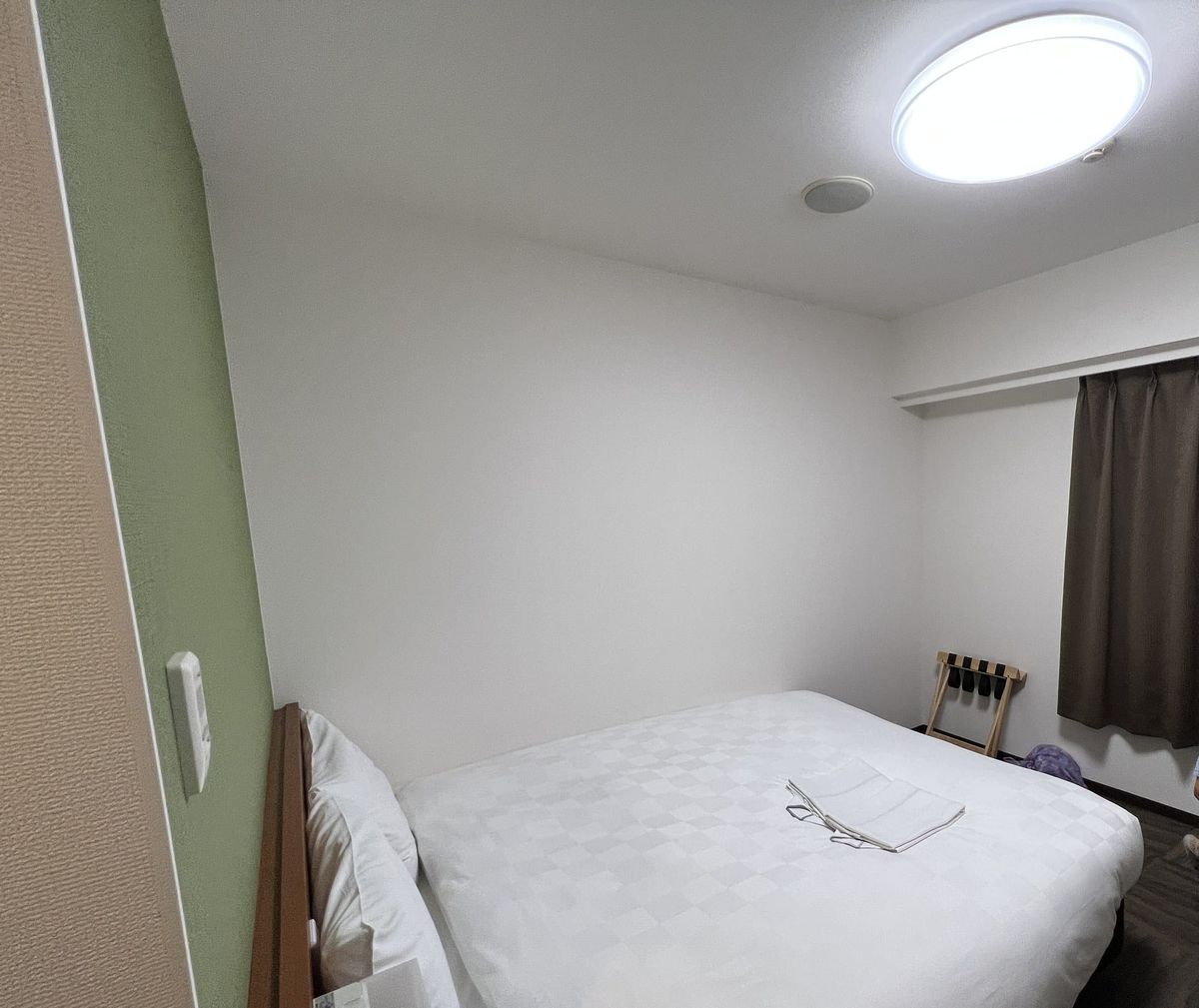 Double room at Kumamoto Tokyu REI Hotel with a compact bed and desk