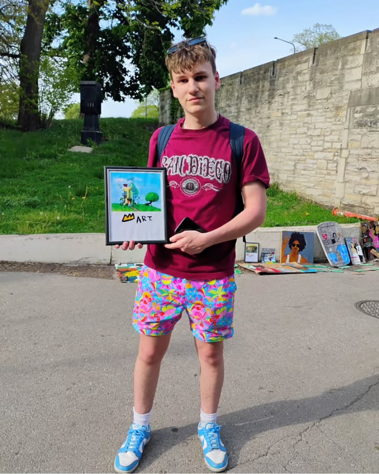 Pineapple & Art ! They just go together!