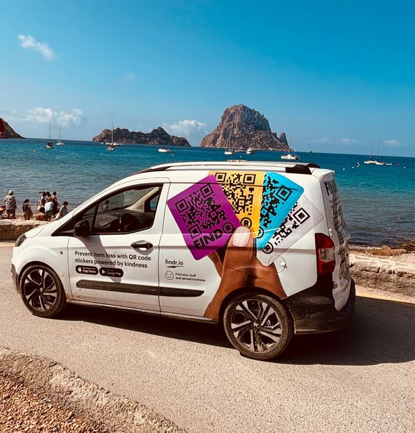 FindR trip to Ibiza: lose yourself in the party, the sunrise and the sunset, but not your things