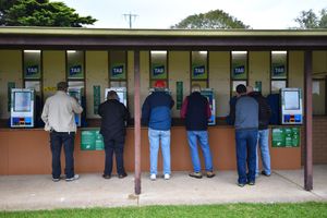 In-venue cash betting facing ban in Victoria